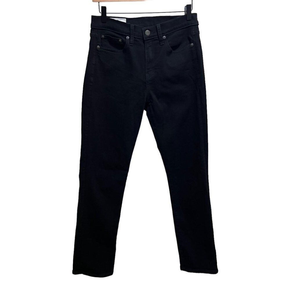Gap Classic Straight Mid  Rise Size 28
